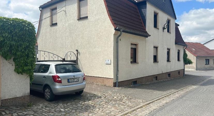 Schoene 2 Raum-Wohnung In Etgersleben Esterno foto